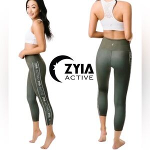 Zyia Active Green Logo Stripe Light n
Tight Hi-Rise Crop Legging Size 8-10 Flaw